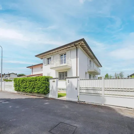 Casa vacanze Clara By Interhome Lido di Camaiore
